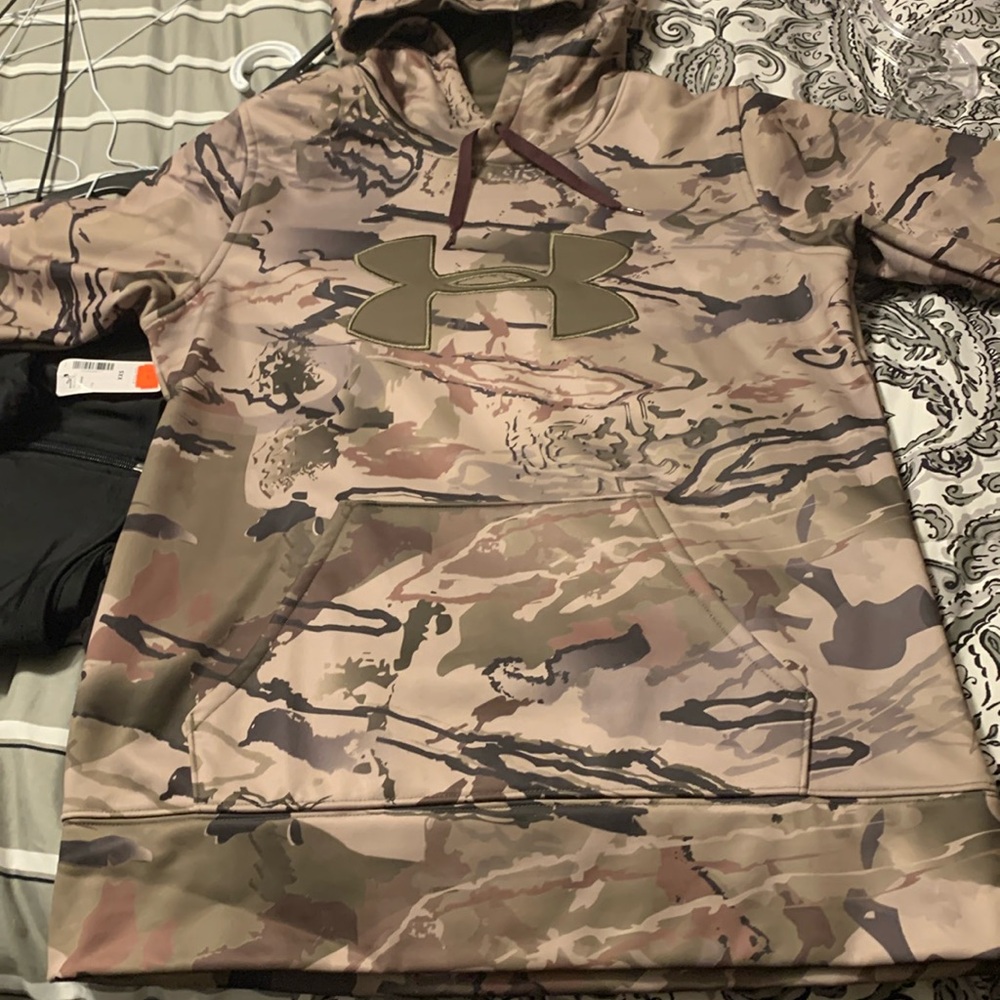 Under Armour Sweatshirt $25